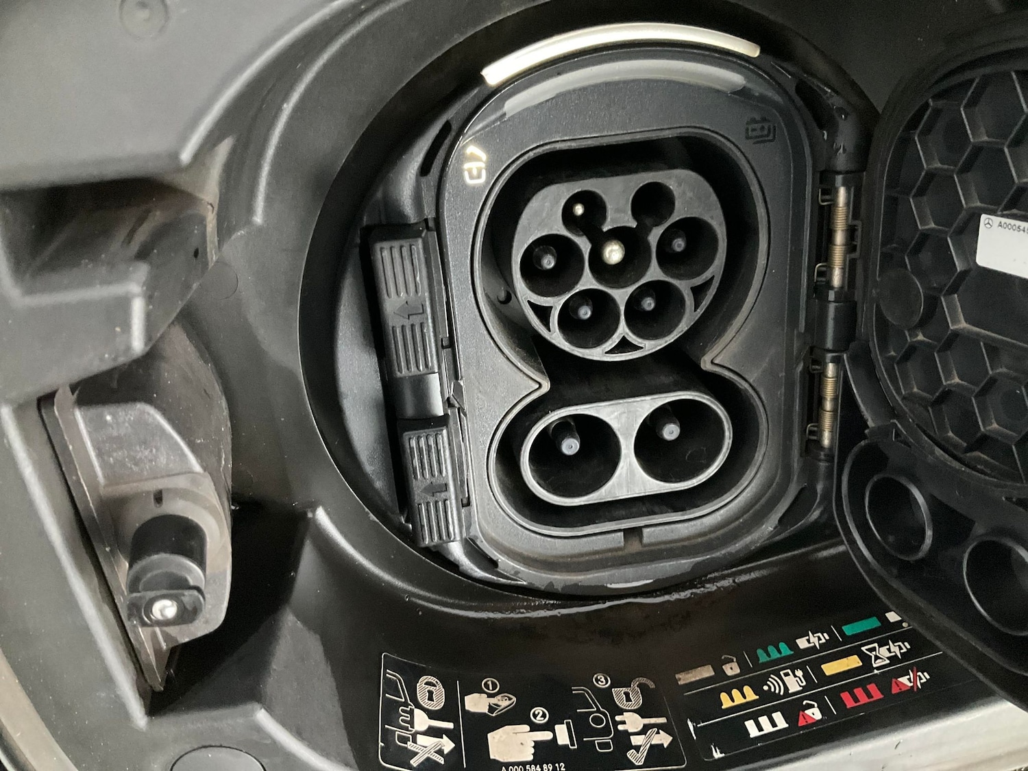 Used Mercedes-Benz EQC 2022 for sale - 76540362: Photo 35