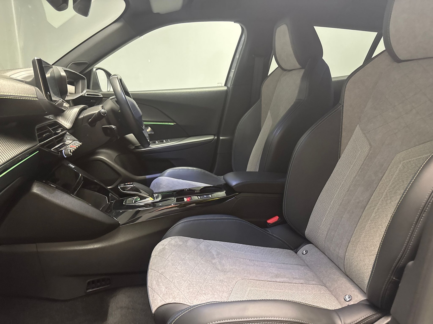 Used Peugeot 2008 2021 for sale - 76616019: Photo 4