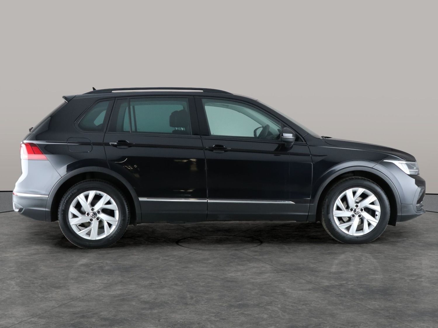 Used Volkswagen Tiguan 2021 for sale - 77514001: Photo 8