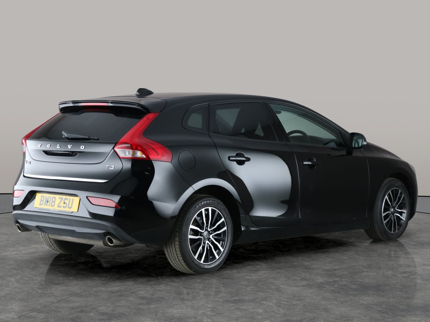 Used Volvo V40 2018 for sale - 76691808: Photo 10