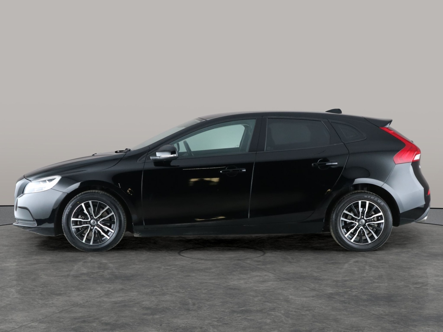Used Volvo V40 2018 for sale - 76691808: Photo 13