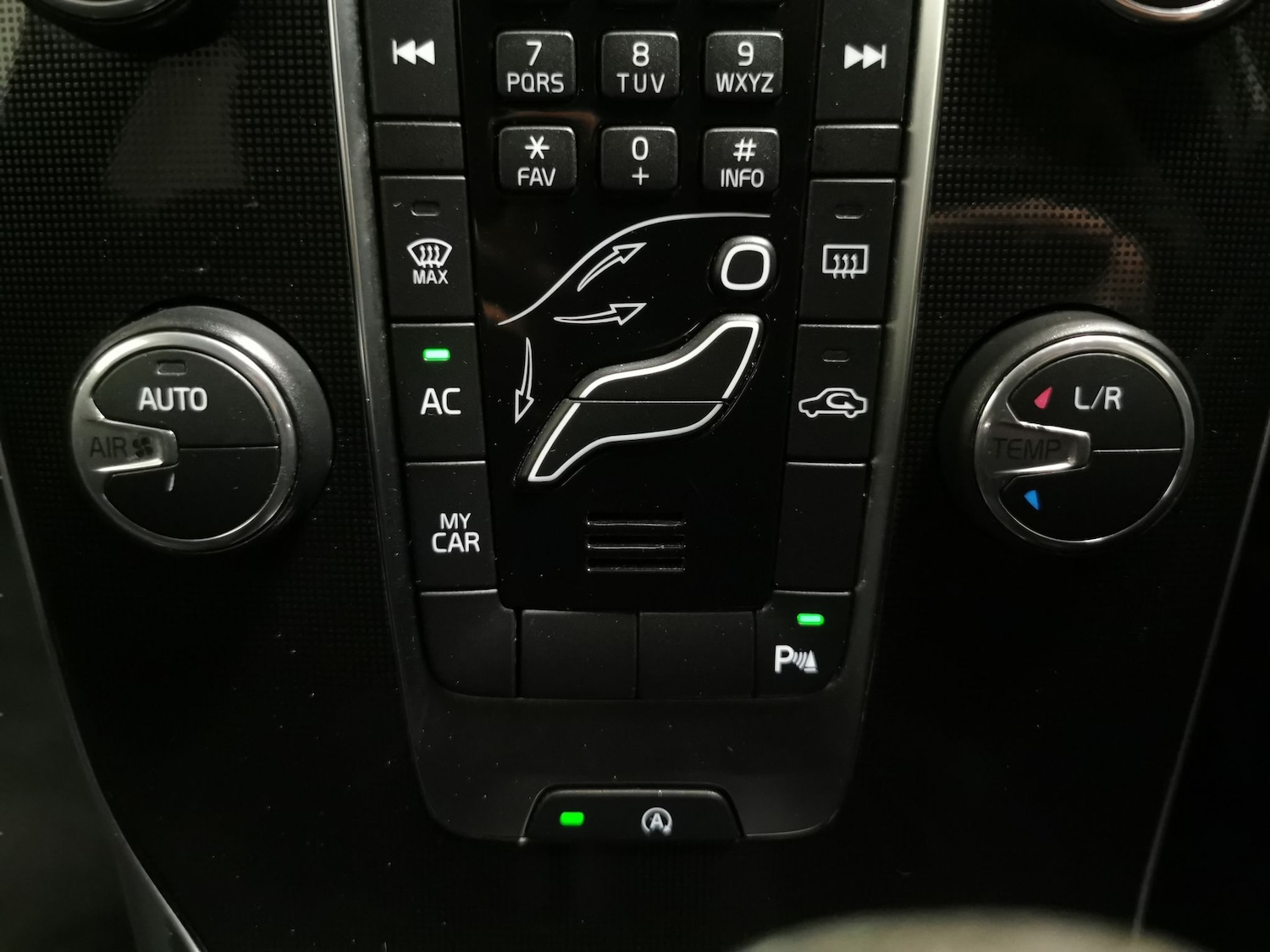 Used Volvo V40 2018 for sale - 76691808: Photo 15