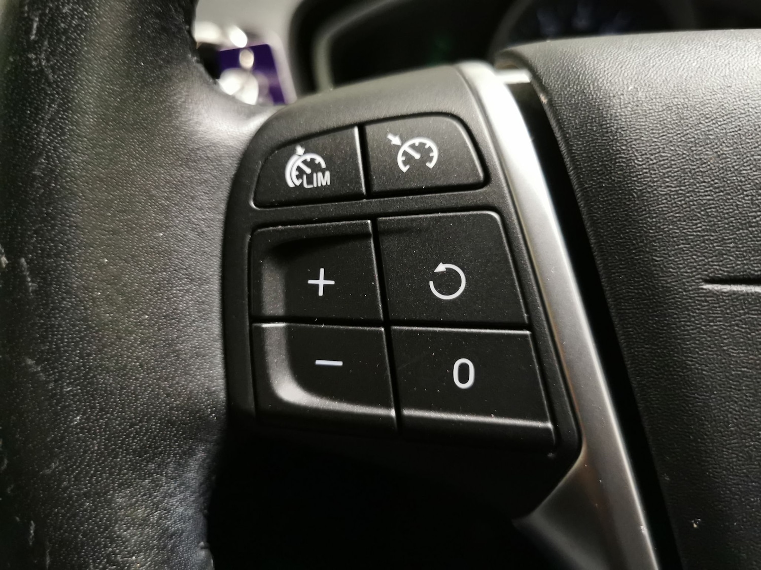 Used Volvo V40 2018 for sale - 76691808: Photo 16