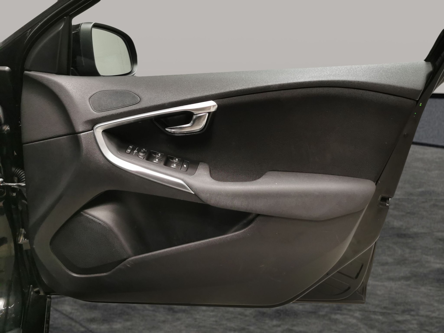 Used Volvo V40 2018 for sale - 76691808: Photo 24