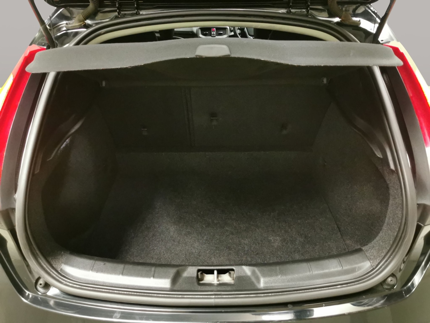 Used Volvo V40 2018 for sale - 76691808: Photo 27