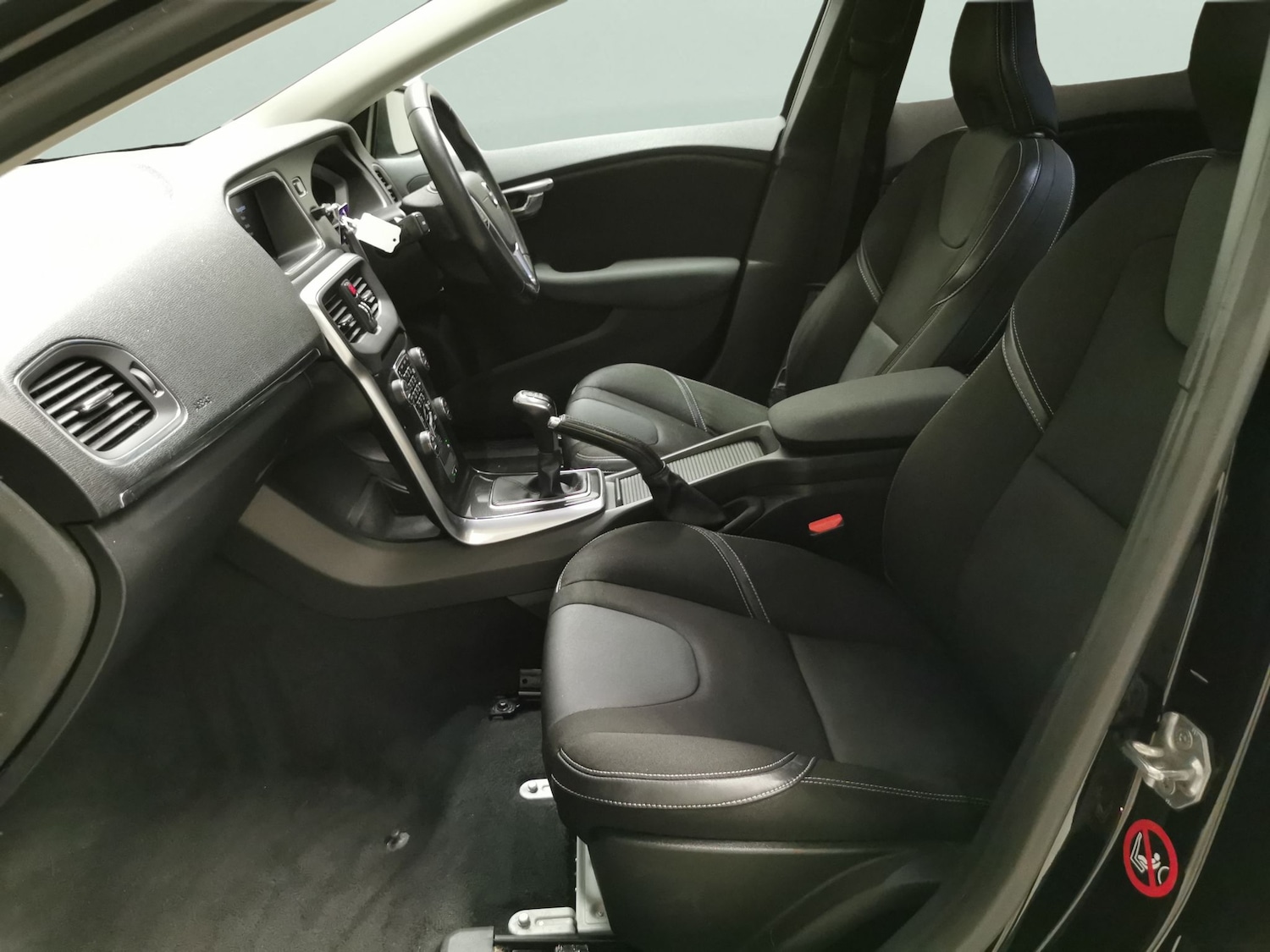 Used Volvo V40 2018 for sale - 76691808: Photo 4