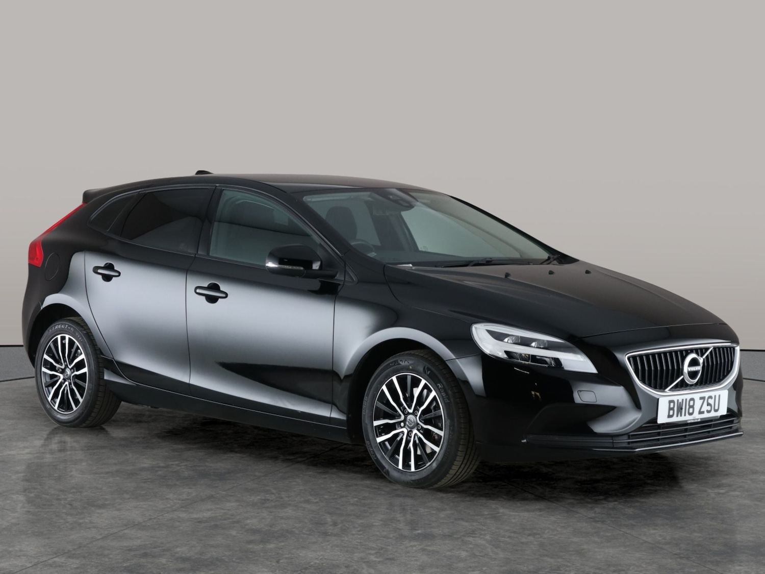 Used Volvo V40 2018 for sale - 76691808: Photo 8