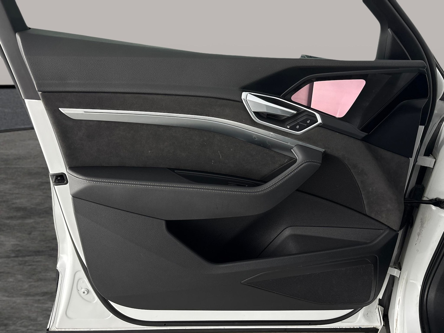 Used Audi e-tron 2020 for sale - 76587309: Photo 40