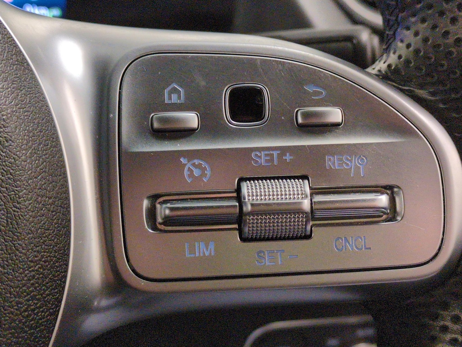 Used Mercedes-Benz GLA 2021 for sale - 77711103: Photo 24