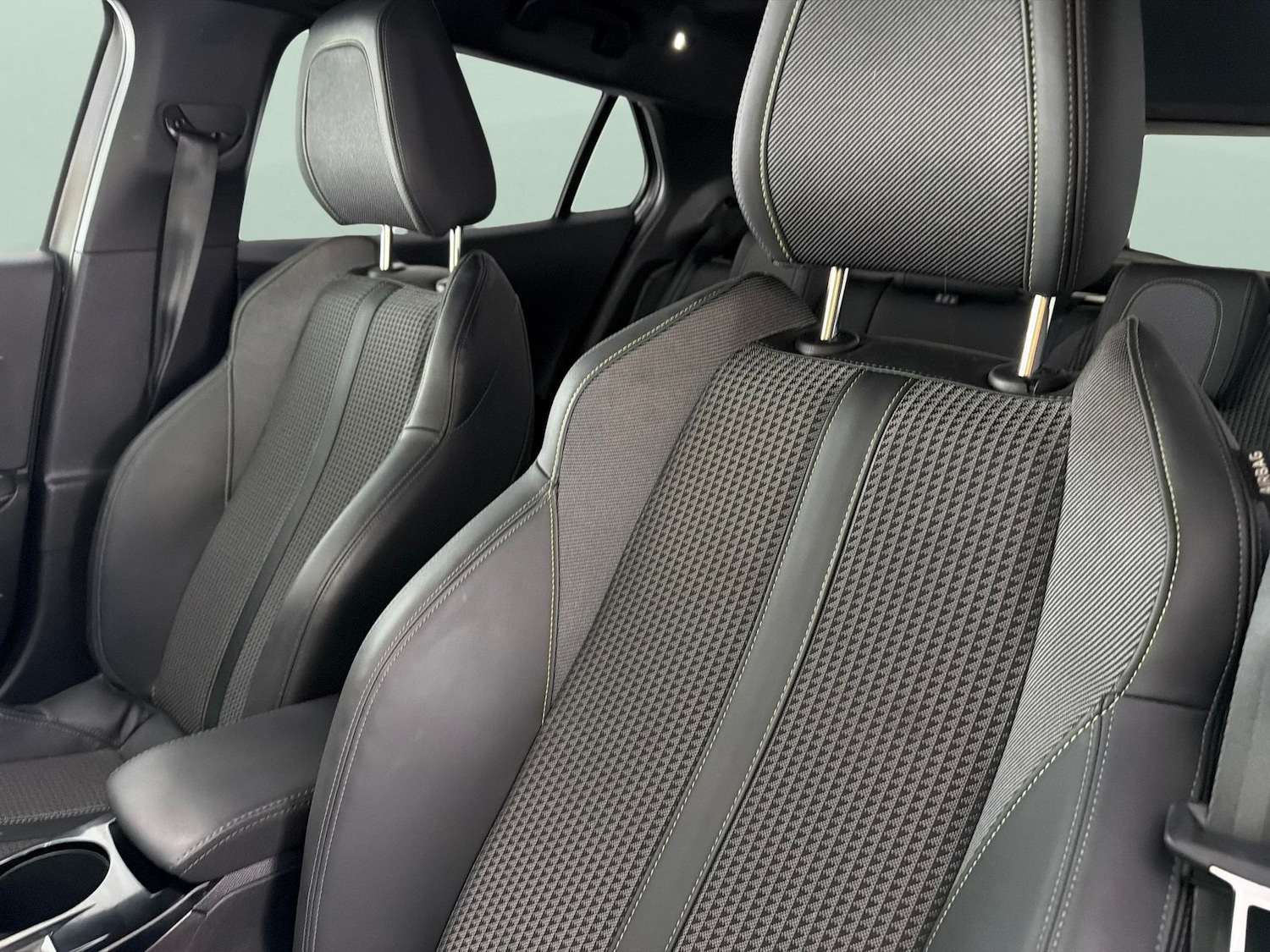 Used Peugeot E-2008 2022 for sale - 77116514: Photo 14