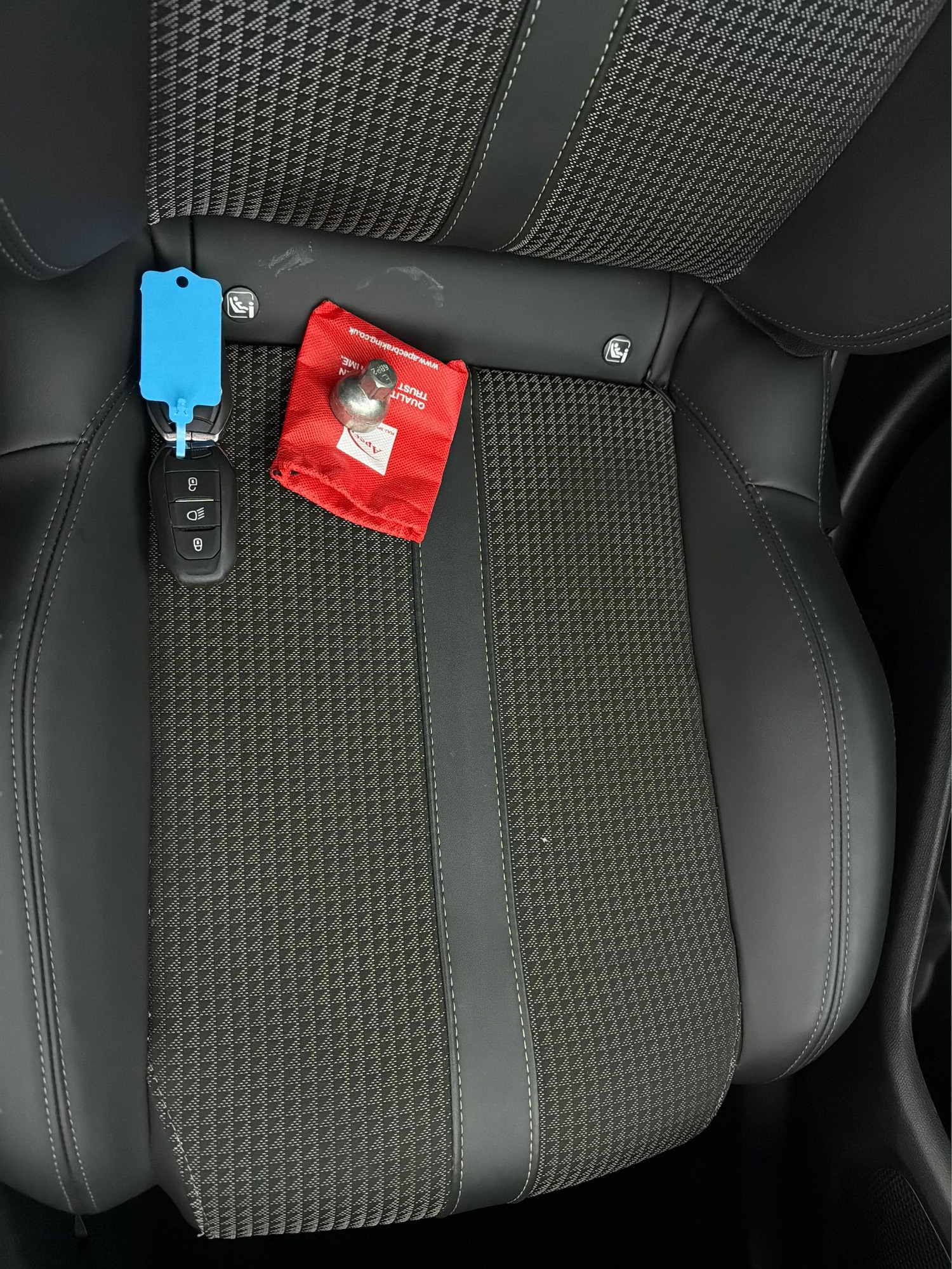 Used Peugeot E-2008 2022 for sale - 77116514: Photo 32