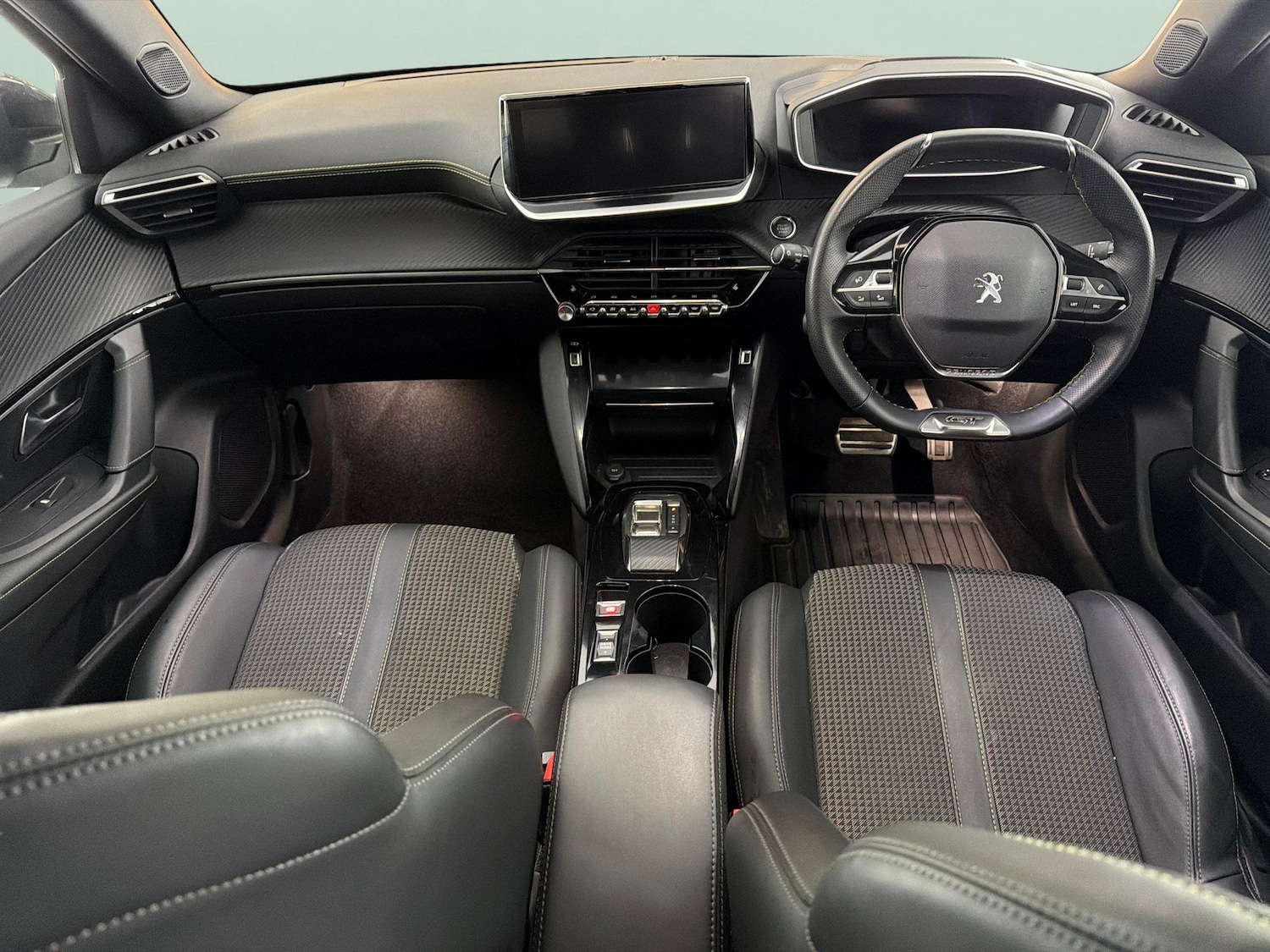 Used Peugeot E-2008 2022 for sale - 77116514: Photo 7