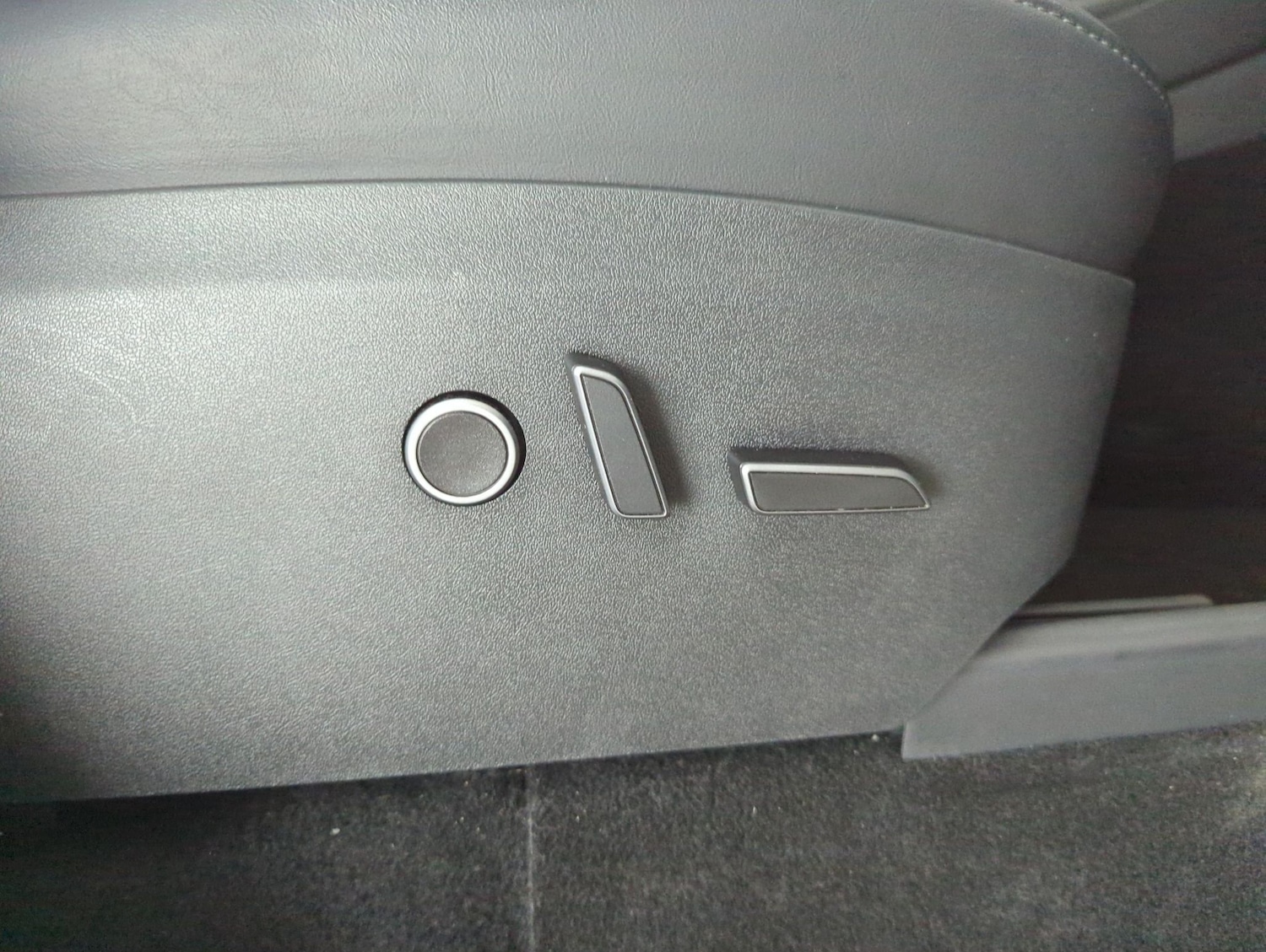 Used Tesla Model Y 2025 for sale - 78037059: Photo 17