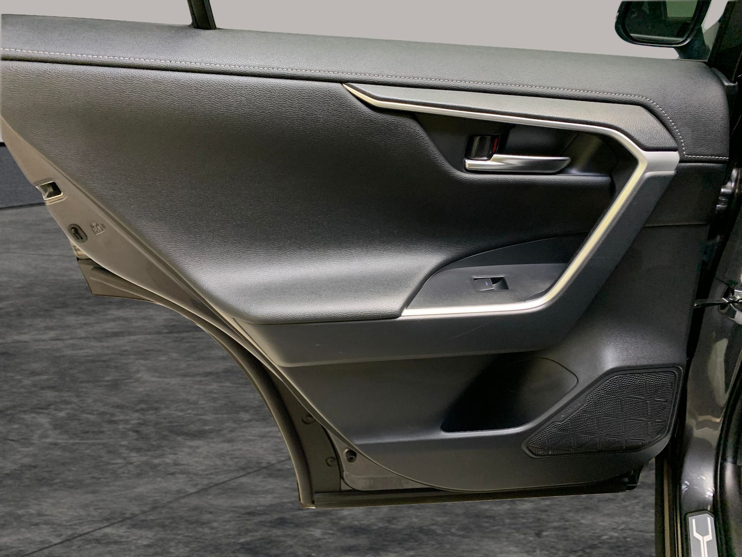 Used Toyota RAV4 2022 for sale - 77116570: Photo 28