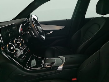 Used Mercedes-Benz GLC 2022 for sale - 77003120: Photo