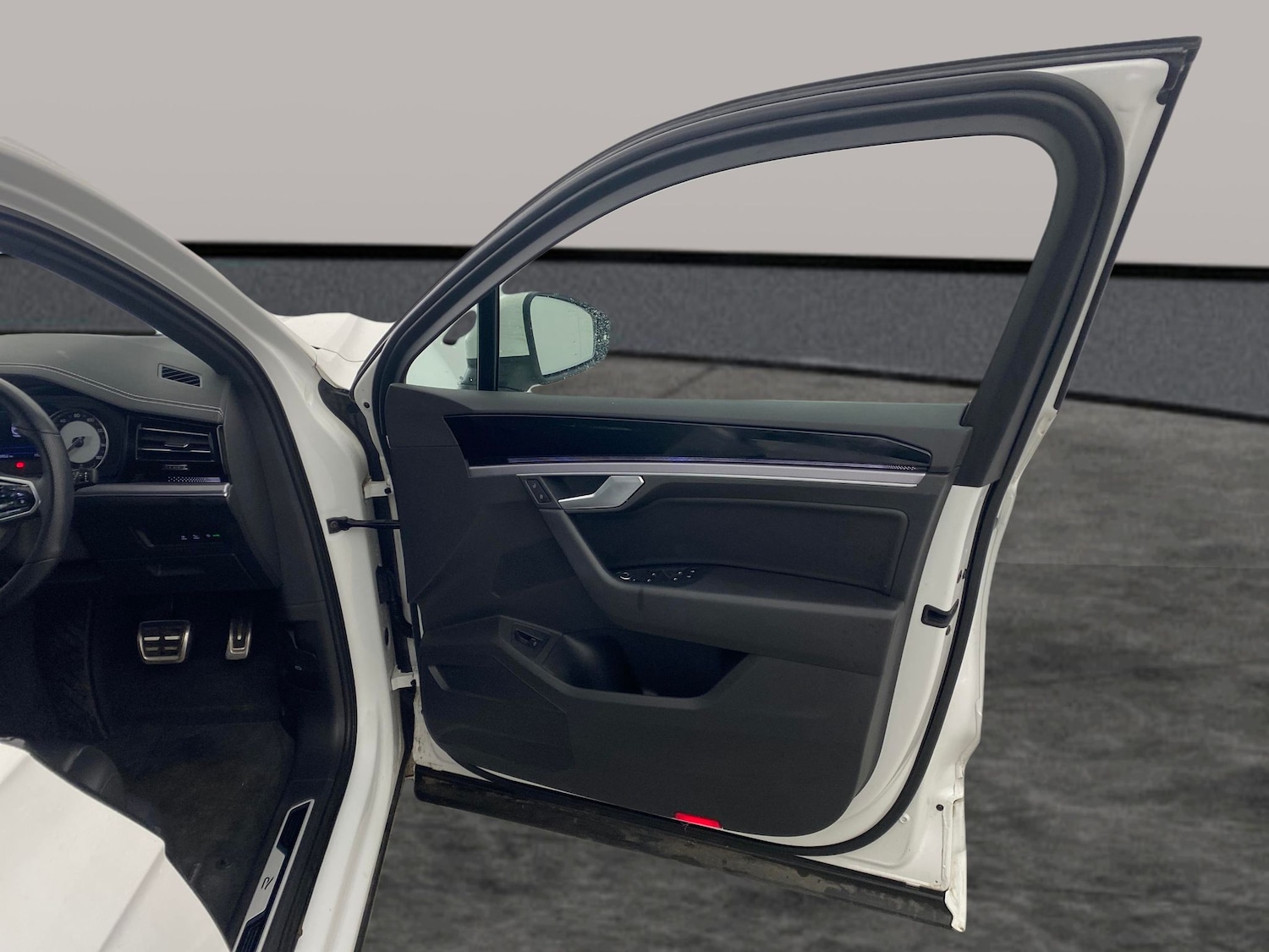 Used Volkswagen Touareg 2022 for sale - 77648503: Photo 28