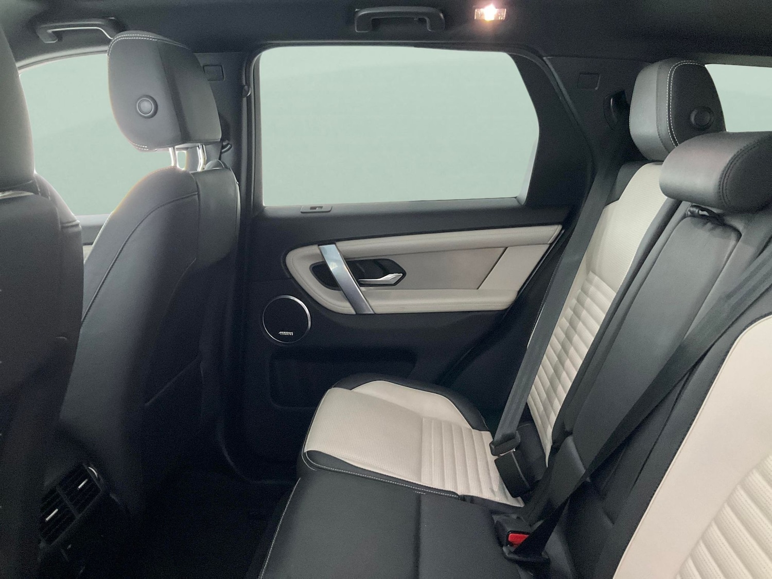 Used Land Rover Discovery Sport 2022 for sale - 76653050: Photo 32