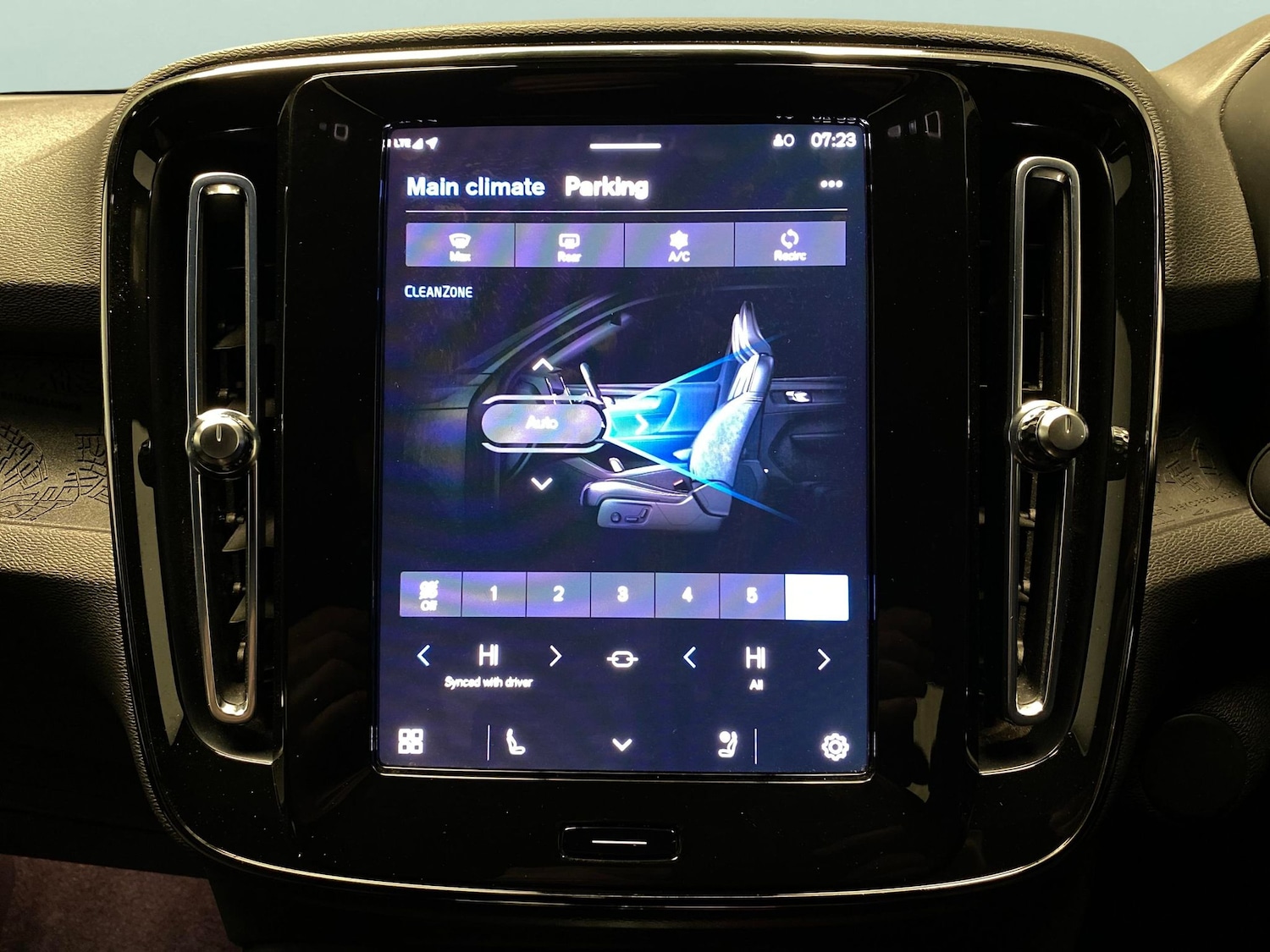 Used Volvo XC40 2023 for sale - 77942583: Photo 16