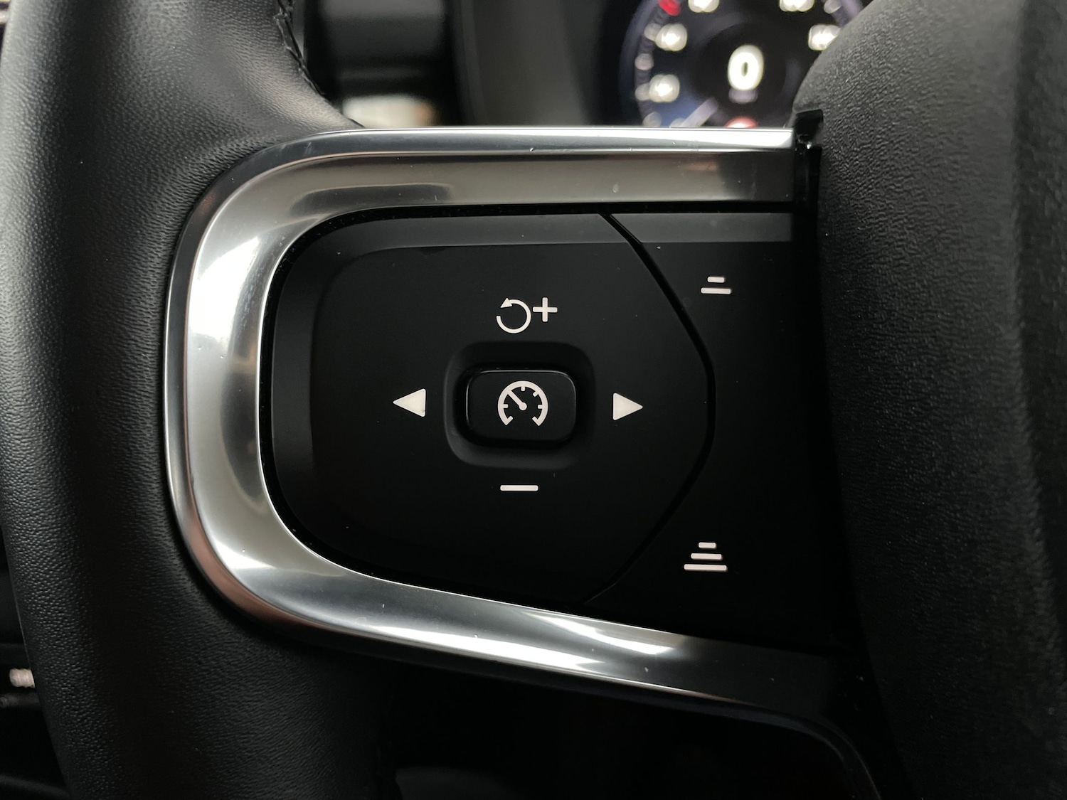 Used Volvo XC40 2023 for sale - 77591192: Photo 25