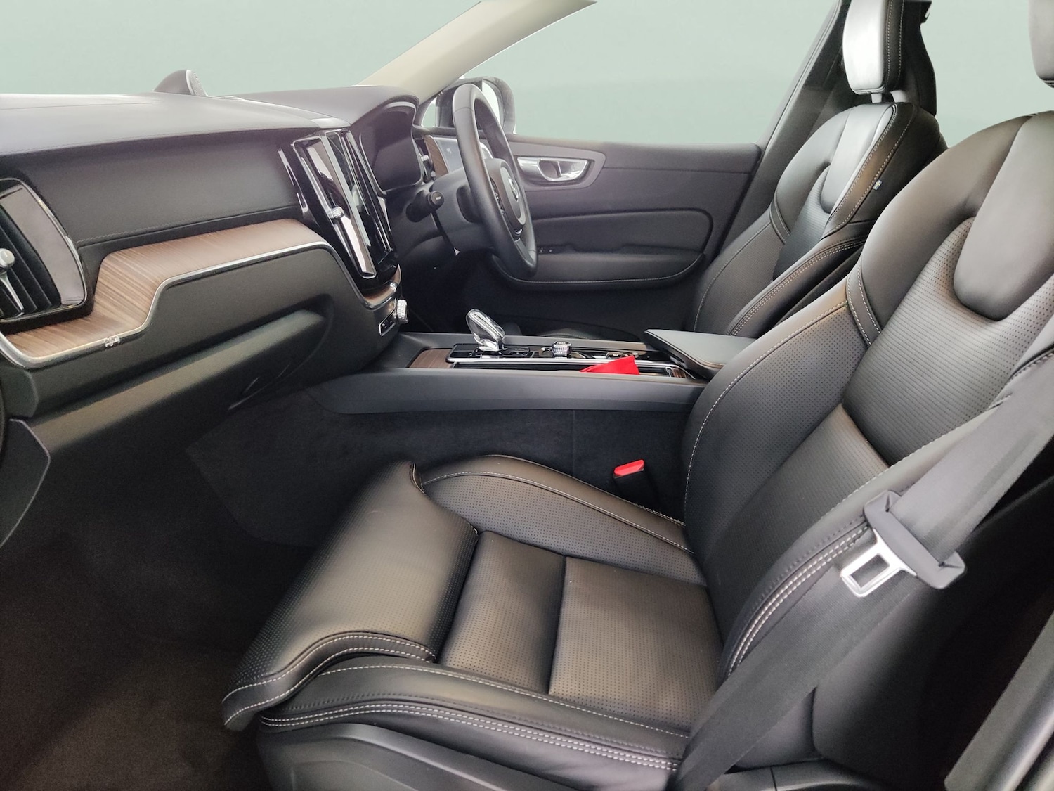 Used Volvo XC60 2023 for sale - 78095567: Photo 4