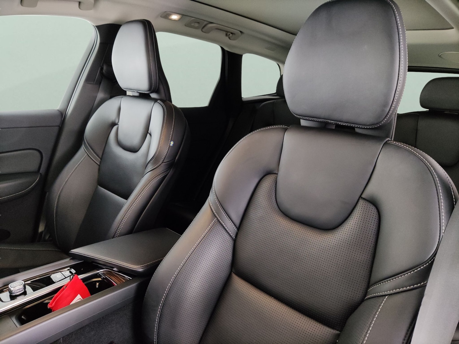 Used Volvo XC60 2023 for sale - 78095567: Photo 8