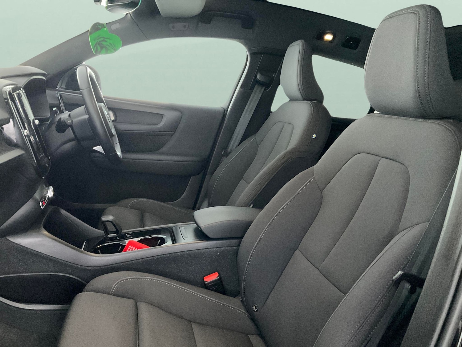 Used Volvo C40 2023 for sale - 76505424: Photo 4