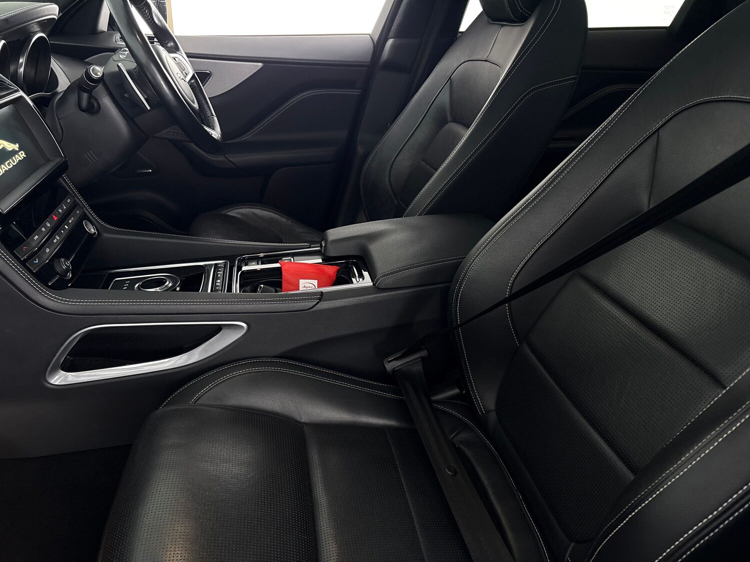 Used Jaguar F-Pace 2018 for sale - 77462210: Photo 8