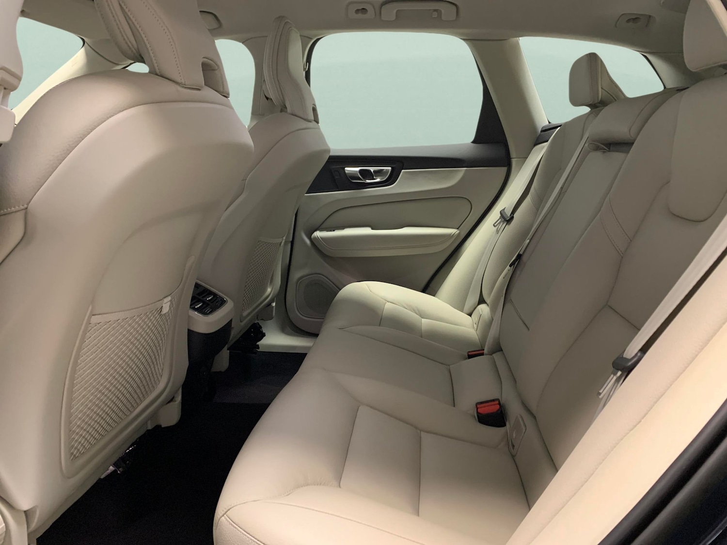 Used Volvo XC60 2022 for sale - 76339489: Photo 32