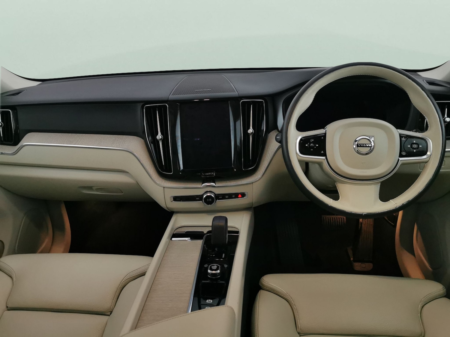 Used Volvo XC60 2022 for sale - 76748792: Photo 10