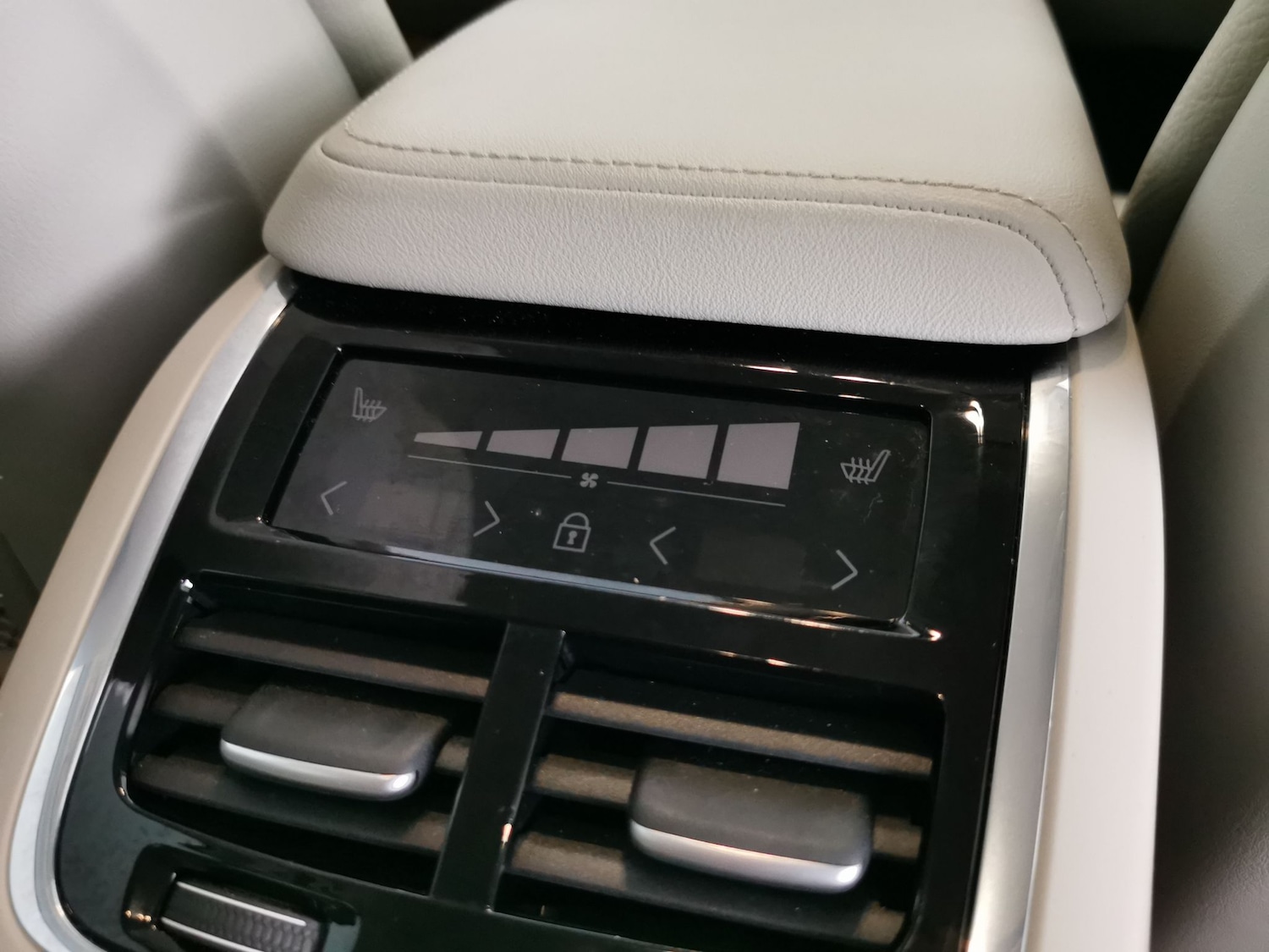 Used Volvo XC60 2022 for sale - 76748792: Photo 18