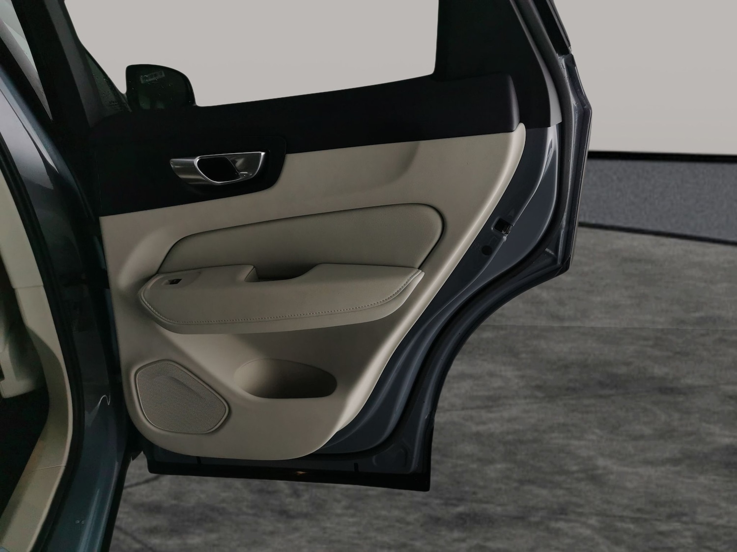 Used Volvo XC60 2022 for sale - 76748792: Photo 33