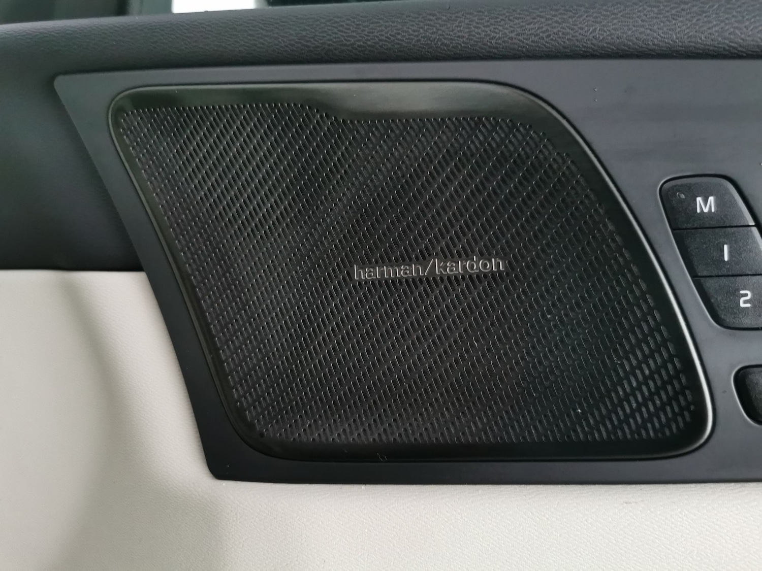 Used Volvo XC60 2022 for sale - 76748792: Photo 5