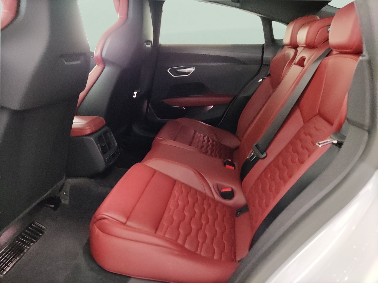 Used Audi e-tron GT 2023 for sale - 78197813: Photo 35