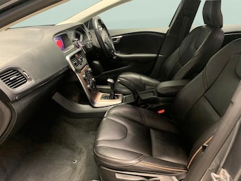 Used Volvo V40 2018 for sale - 77791447: Photo