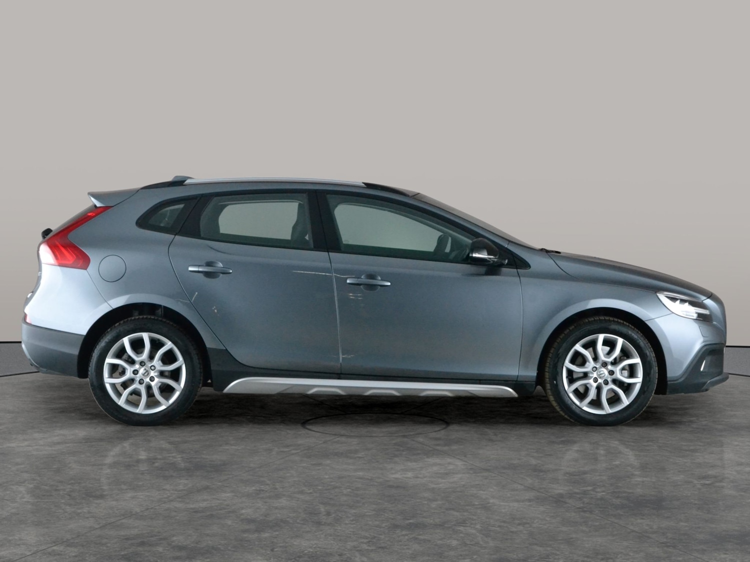 Used Volvo V40 2018 for sale - 77791447: Photo 9