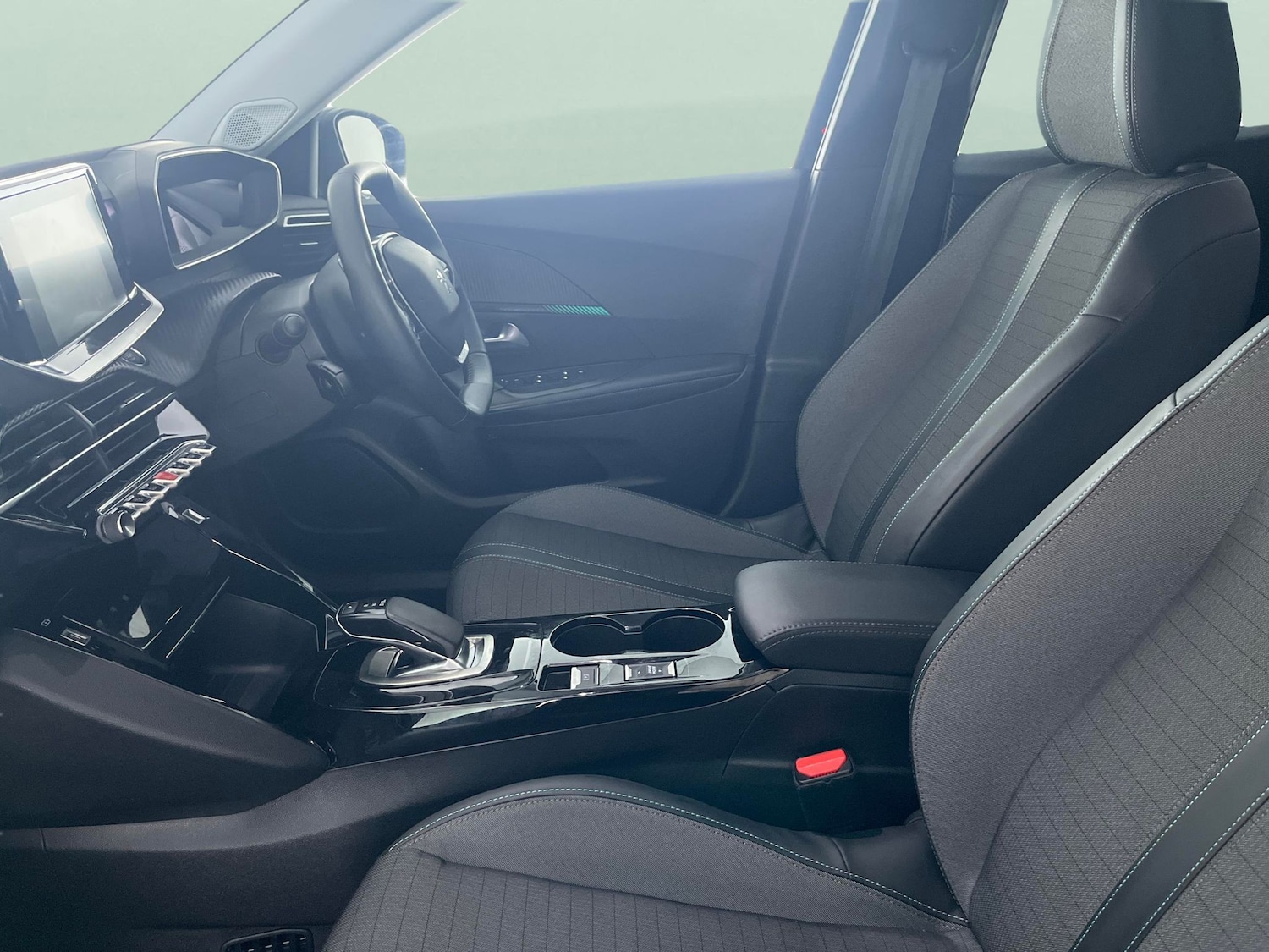 Used Peugeot E-2008 2021 for sale - 76668670: Photo 4