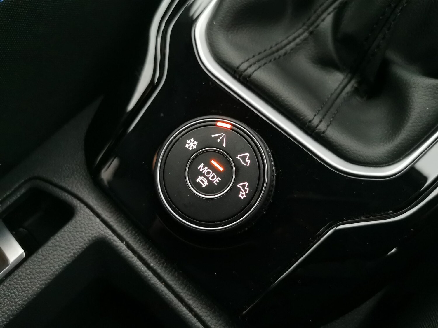 Used Volkswagen T-Roc 2023 for sale - 77490513: Photo 16