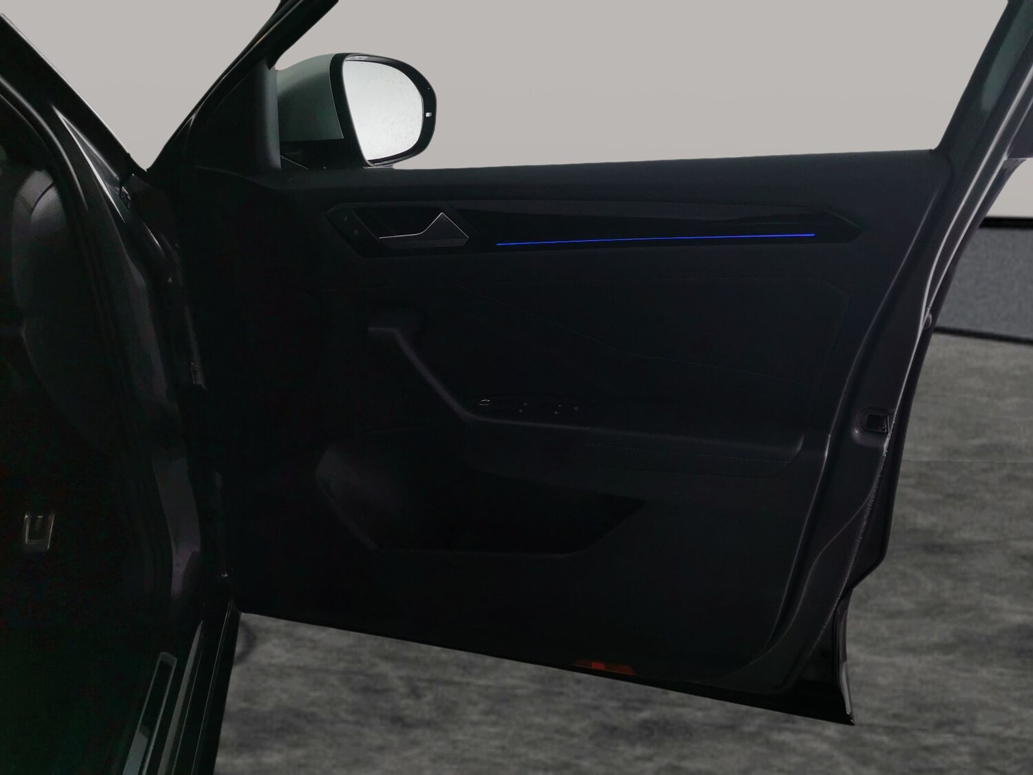 Used Volkswagen T-Roc 2023 for sale - 77490513: Photo 29