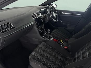 Used Volkswagen Golf 2018 for sale - 76831352: Photo