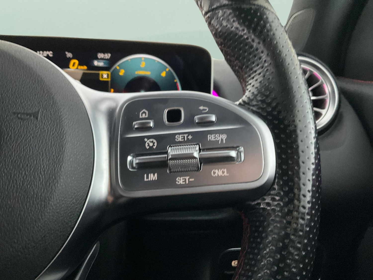 Used Mercedes-Benz GLB 2020 for sale - 76379194: Photo 28