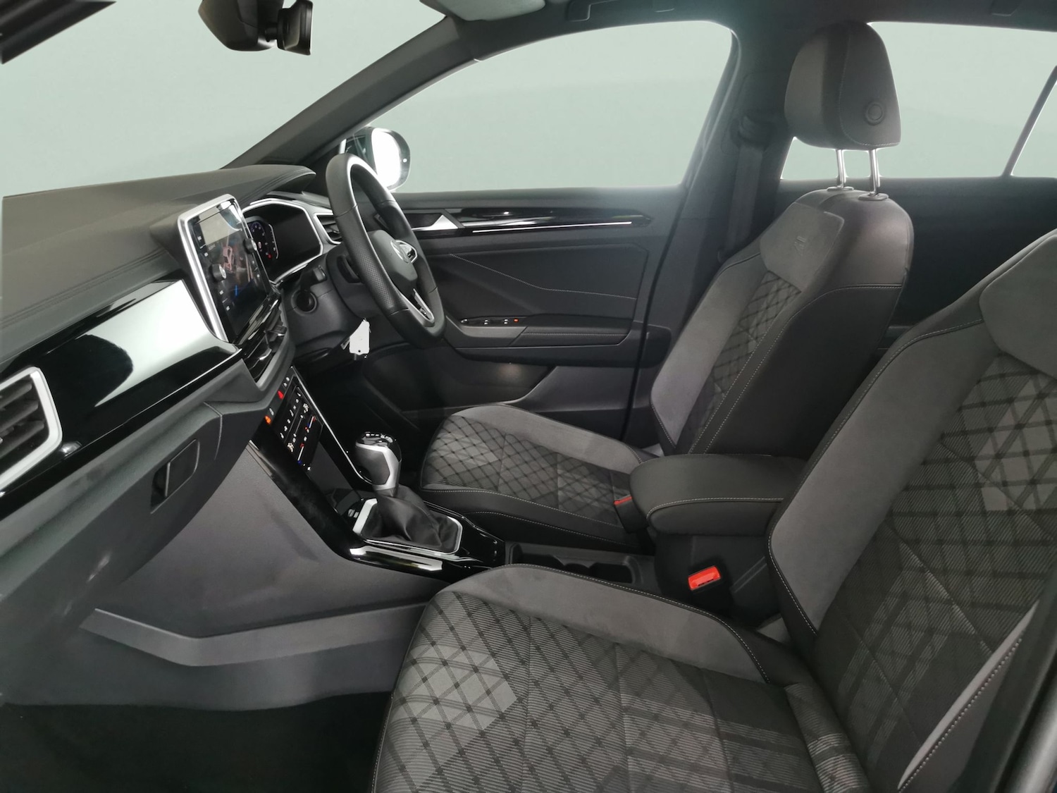 Used Volkswagen T-Roc 2023 for sale - 76575531: Photo 4