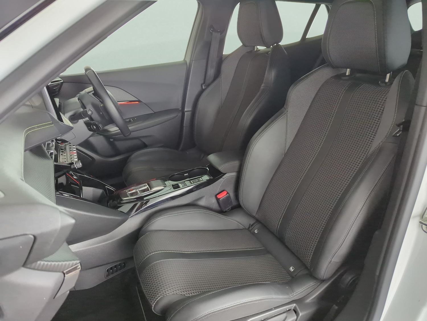 Used Peugeot 2008 2023 for sale - 77846150: Photo 14