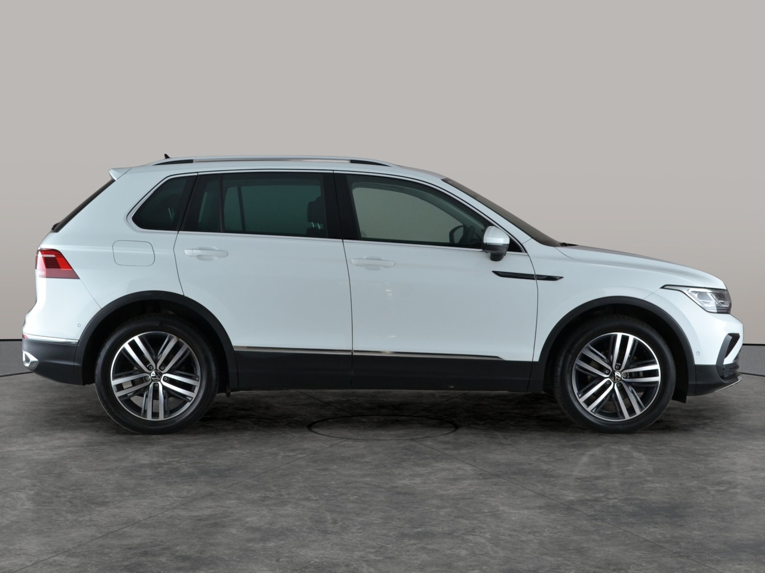 Used Volkswagen Tiguan 2023 for sale - 77018647: Photo 9
