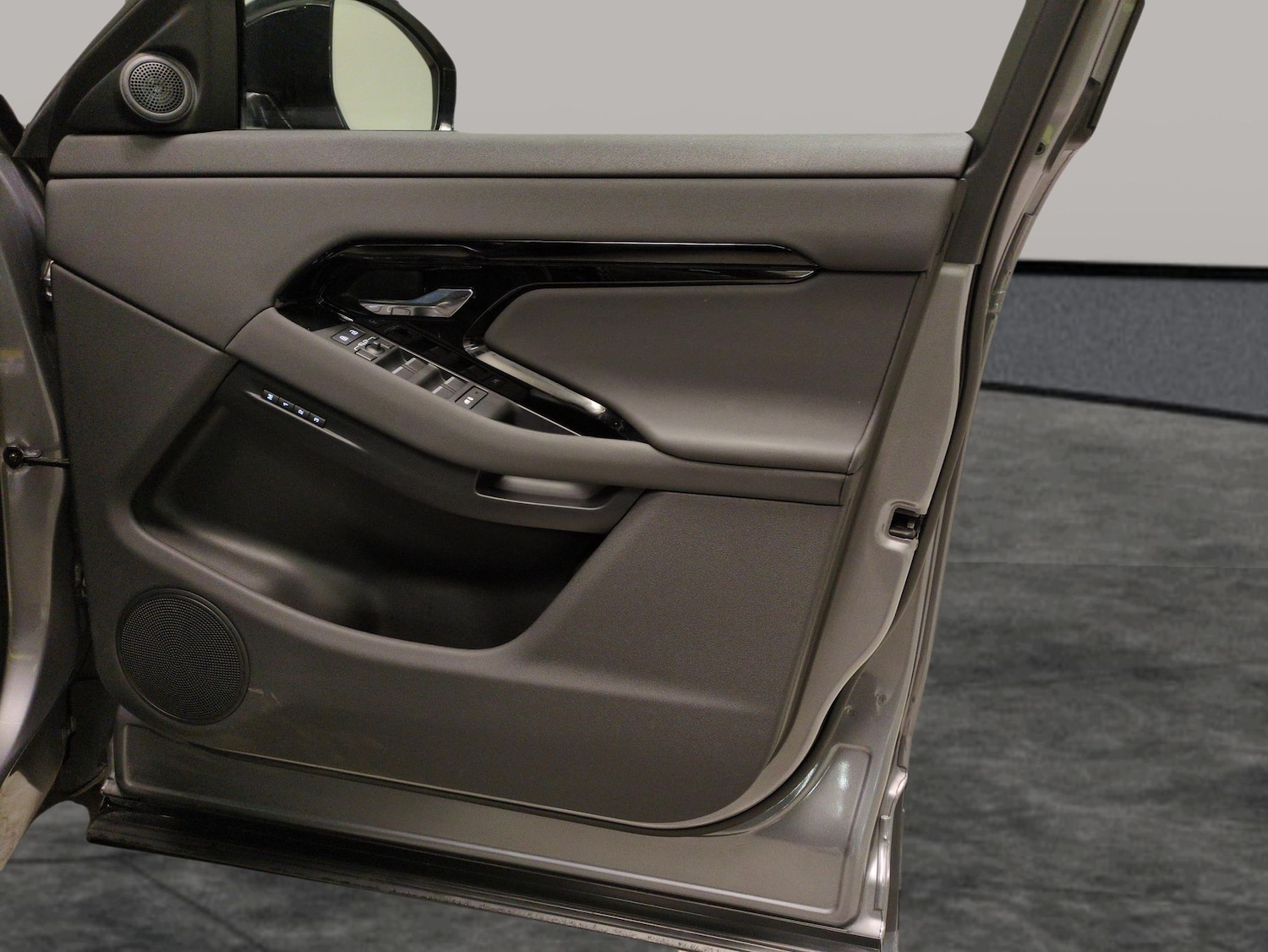 Used Land Rover Range Rover Evoque 2024 for sale - 77890350: Photo 37