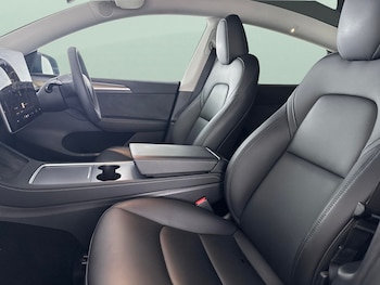 Used Tesla Model Y undefined for sale - 77760332: Photo