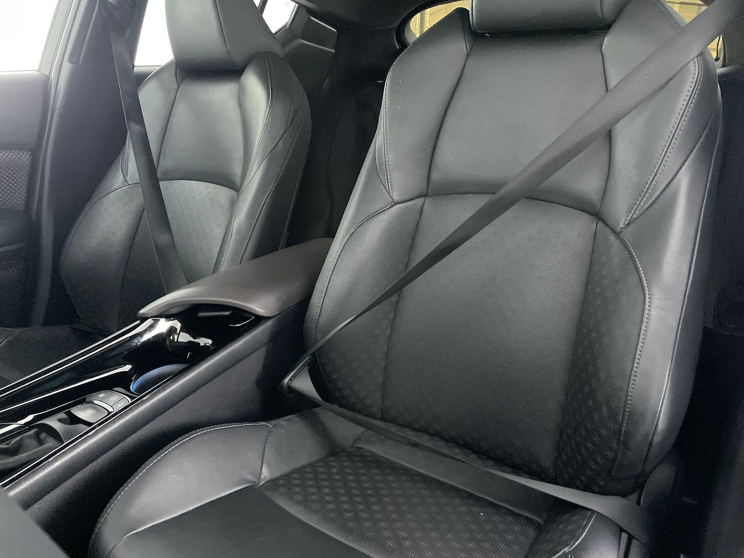 Used Toyota C-HR 2019 for sale - 76113230: Photo 7