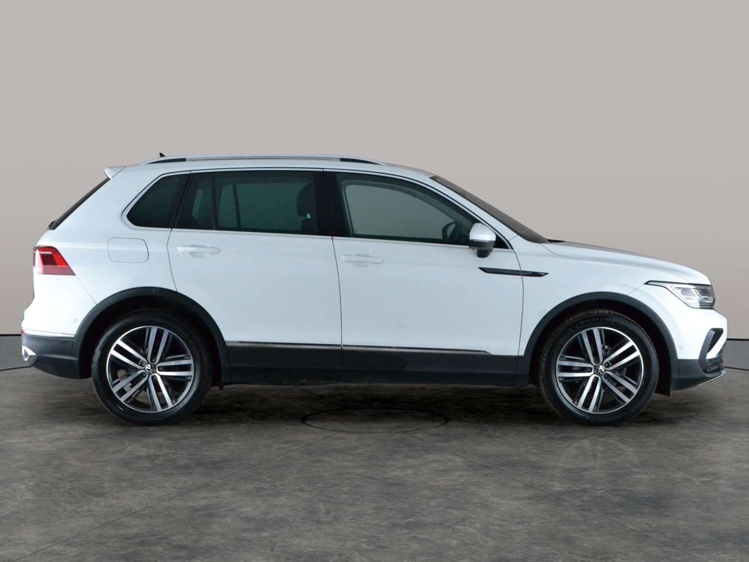 Used Volkswagen Tiguan for sale - 78139993: Photo 10