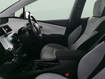 Used Toyota Prius 2021 for sale - 77337369: Photo