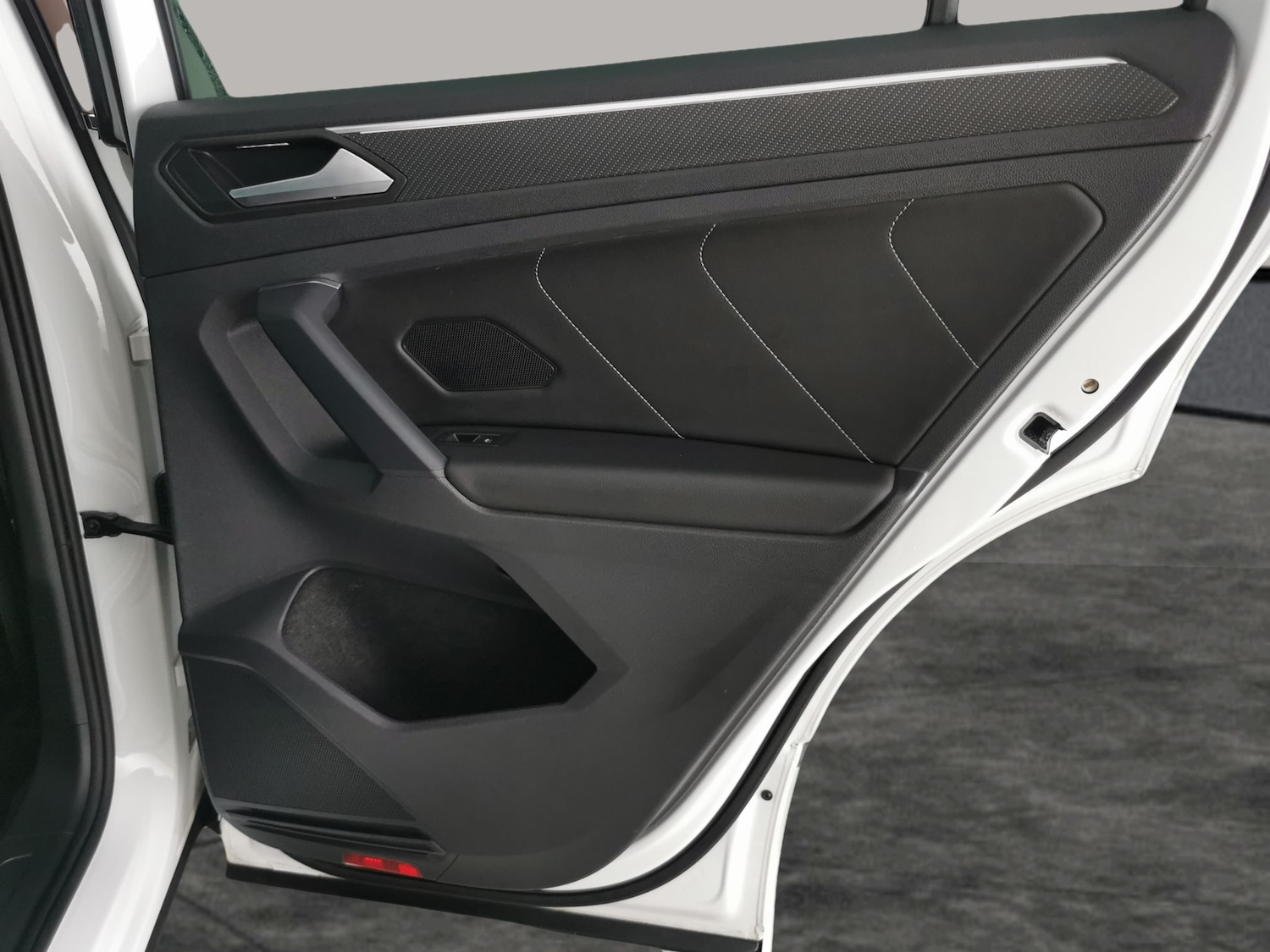 Used Volkswagen Tiguan 2023 for sale - 77020023: Photo 30