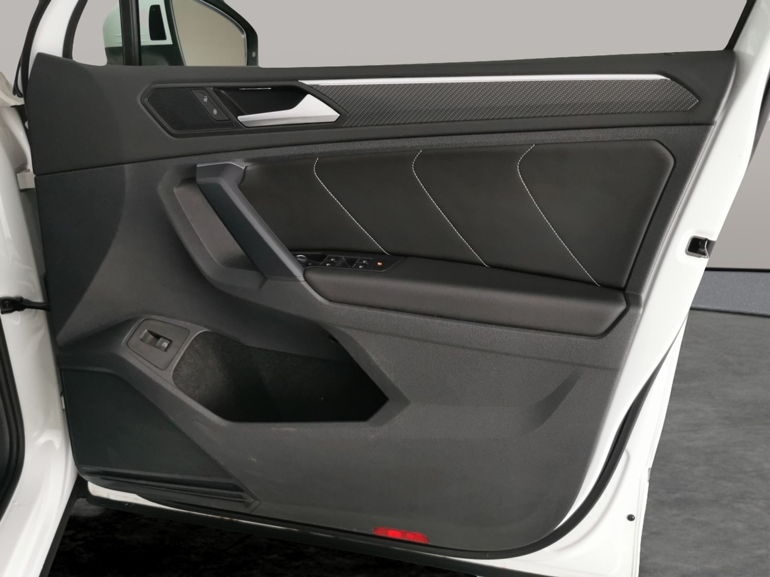 Used Volkswagen Tiguan 2023 for sale - 77020023: Photo 31